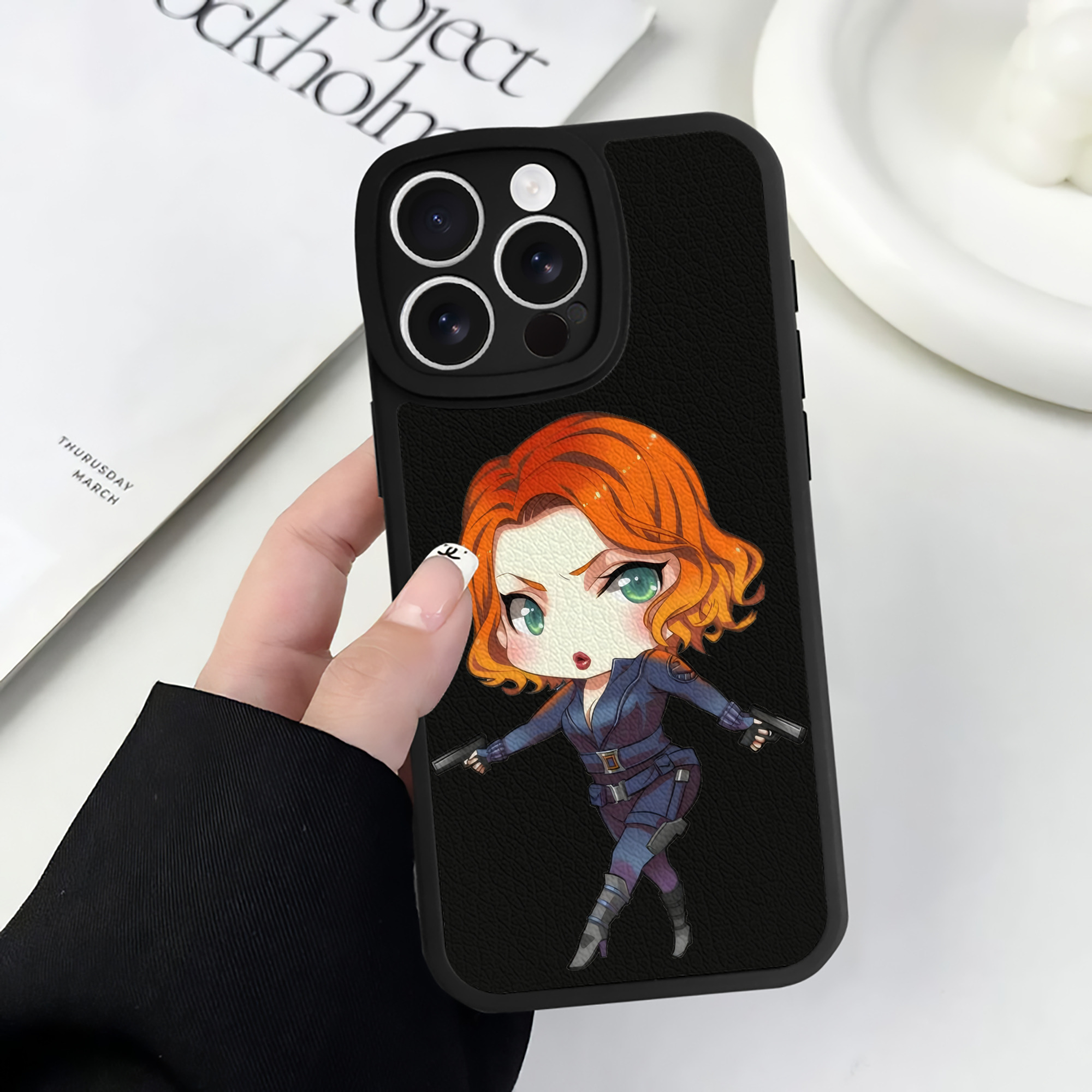 （画像用） アベンジャーズ The Avengers 【iPhone 16シリーズ対応】シリコンスマホケース（レザー調） 材質：シリコン